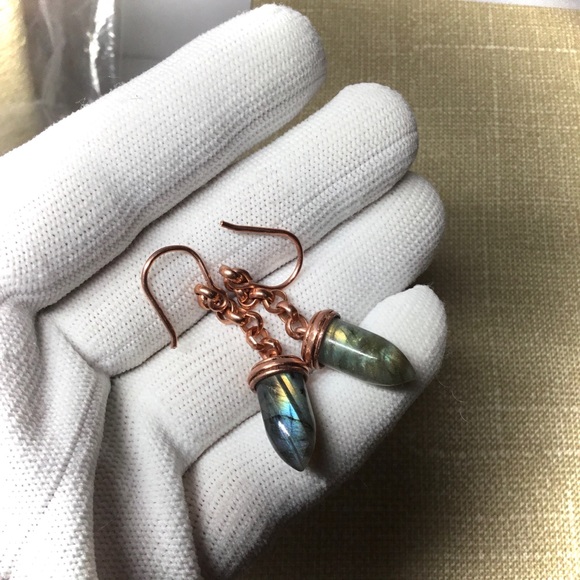 Earrings, bullet shaped labradorite, solid copper - Picture 5 of 8